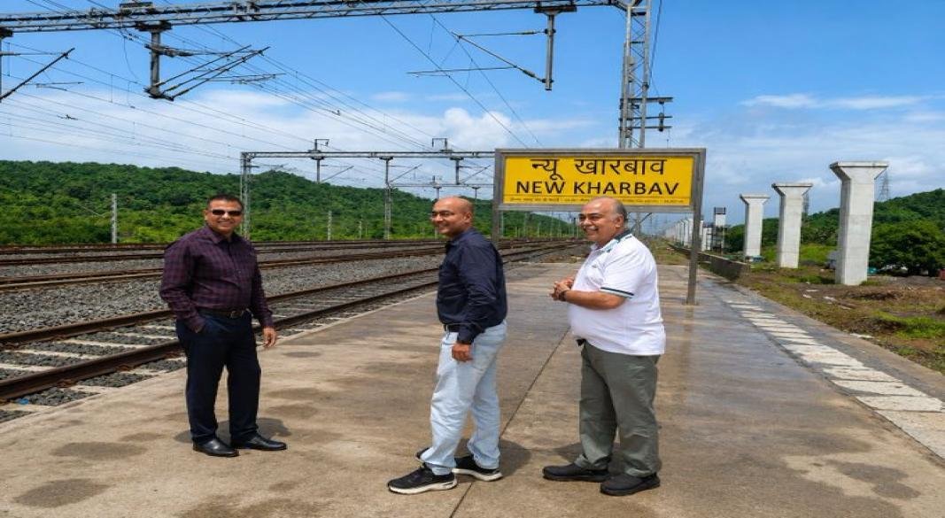 Delegation of senior officials led by JNPA Chairman Gaurav Dayal and Deputy Chairman Ravish Singh. (Pic Credit: @JNPort/X)